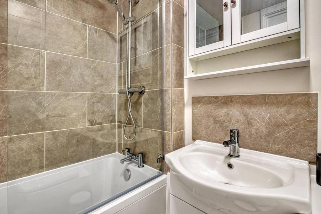 Hidden Gem In Battersea W/ Free Parking Apartment London Exterior photo